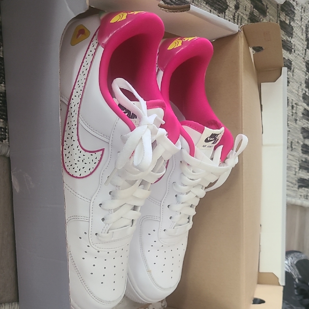 Nike Women's White and Pink Heart Sneakers (Worn Once!)
